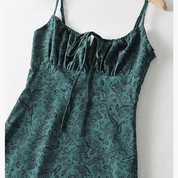 Elegant Green Paisley Dress - Picture 6 of 8